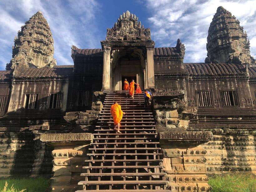 1-Day Angkor Wat Private Tour with Spanish Tour Guide. - Transport, timing, and physical effort