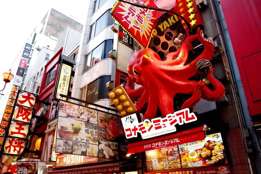 1-Day walking tour in Osaka:Castle, temples and Ukiyoe - The Guide Makes the Difference