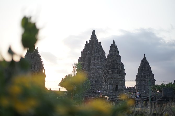 1 Day Yogyakarta tour ( Borobudur temple, Merapi Lava Tour, Prambanan Temple) - Borobudur brings the quietest start