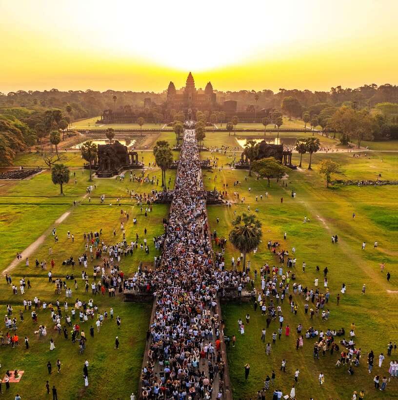 2-Day: Angkor Temple Treasures and Unique Floating Lifestyle - Ta Keo and the climb toward Bakheng Mountain