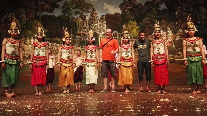 2-Day Angkor Wat With Small, Big Circuit & Banteay Srei Tour - Guides, drivers, and the private format