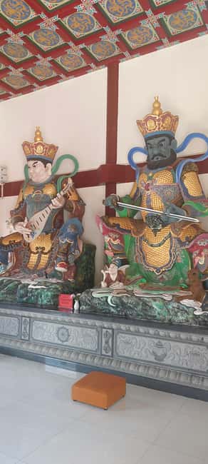 200-year-old Hakka Residence Tour +Ancient Buddhist temple - What the small group adds
