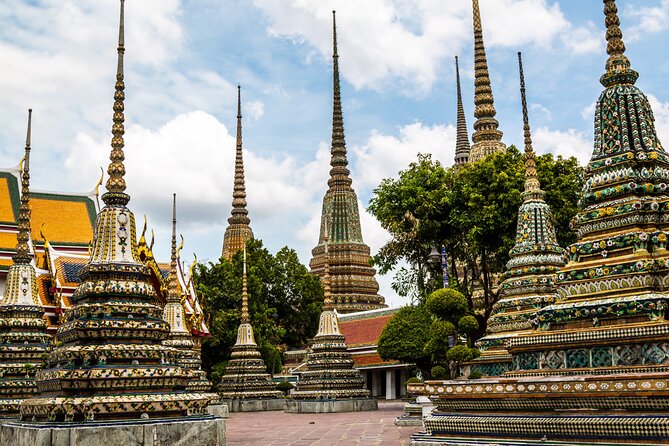 3-Hour Bangkok Walking Tour: Wat Pho and Wat Arun - Guides, group size, and the human factor