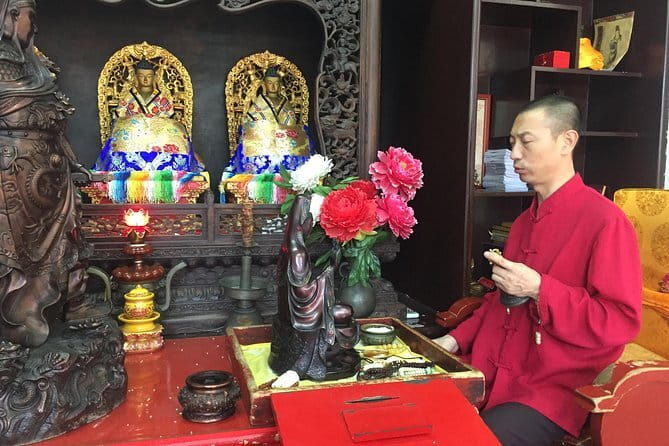 3-Hour Private Walking Tour including Monk Blessing Ceremony at Lama Temple - Key Points Before You Book