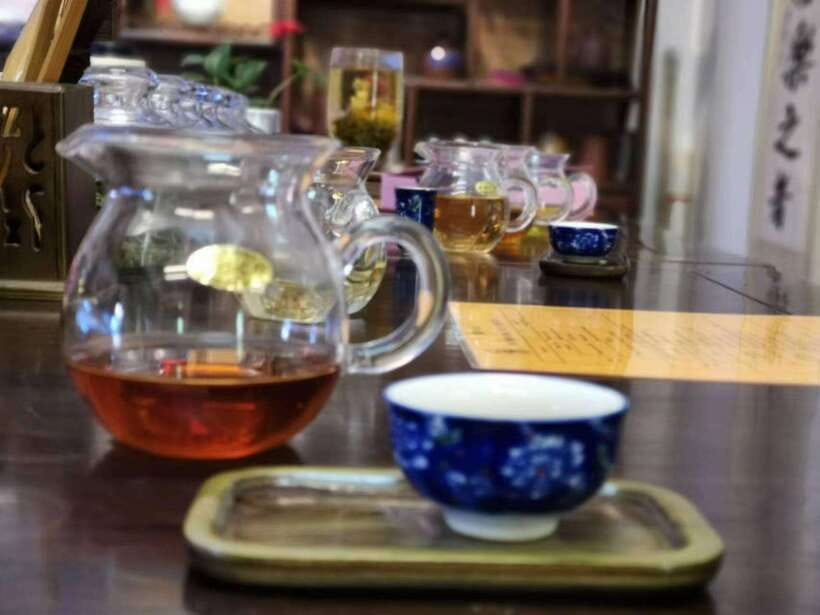4-Hour Shanghai Best Garden and Temple Tour with Tea Tasting - A useful four-hour introduction to old Shanghai