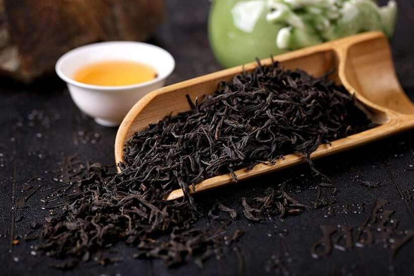 4-Hour Shanghai Best Garden and Temple Tour with Tea Tasting - Old Town bazaar, lucky bridge, and local street life