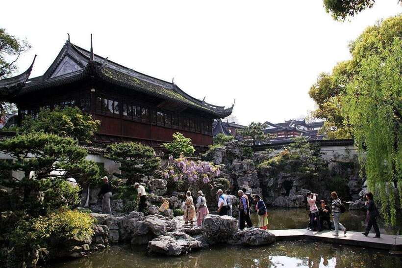 4-Hour Shanghai Best Garden and Temple Tour with Tea Tasting - Jade Buddha Temple and its calm inner courts