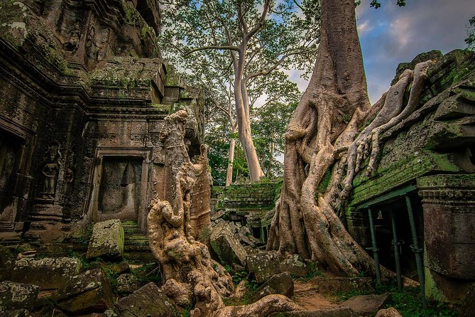 5-Day All Major Temples & Kulen Mount Waterfall & Koh Ker & Beng Mealea - Day 5: Phnom Kulen, traditional crafts, and Siem Reap’s old market
