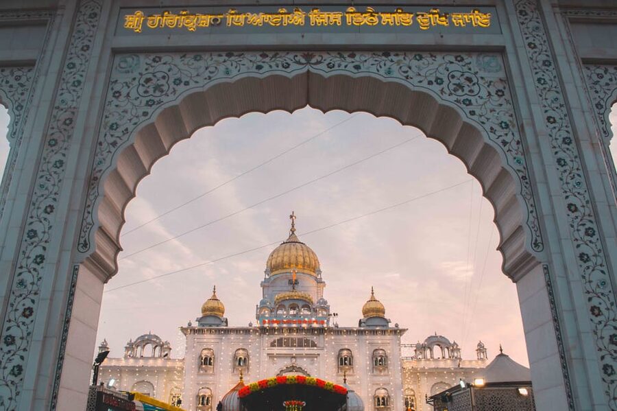 5-Hour Half-Day Delhi Temple Tour with Pick-Up & Drop-Off - Bangla Sahib and the Sikh tradition of service