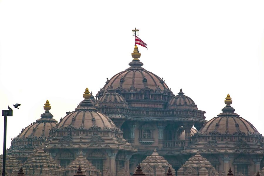 5-Hour Half-Day Delhi Temple Tour with Pick-Up & Drop-Off - Laxmi Narayan Temple and Hindu customs