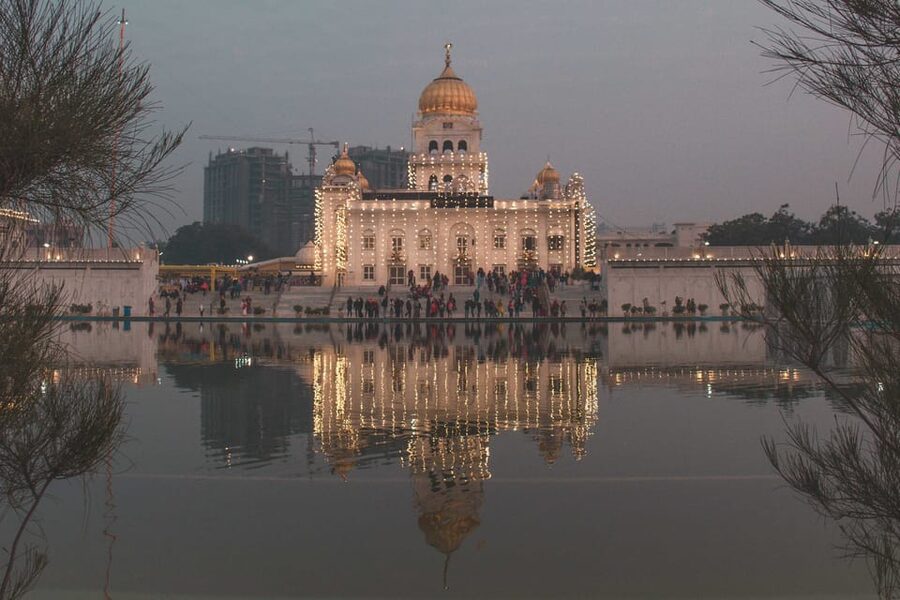 5-Hour Half-Day Delhi Temple Tour with Pick-Up & Drop-Off - Lunch and the flexible middle of the day