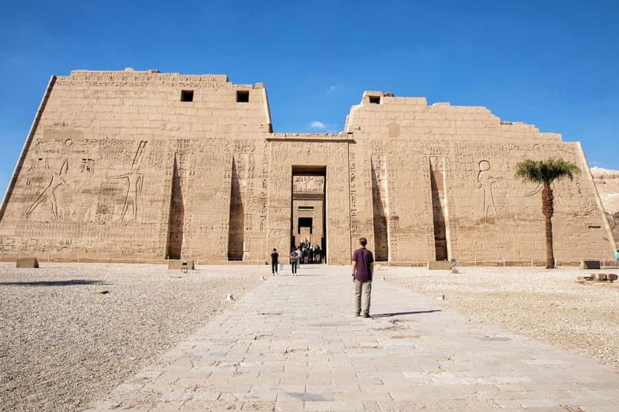 A Luxor Excursion to Habu Temple, Valley of Workers & Queens - Booking details worth keeping in mind