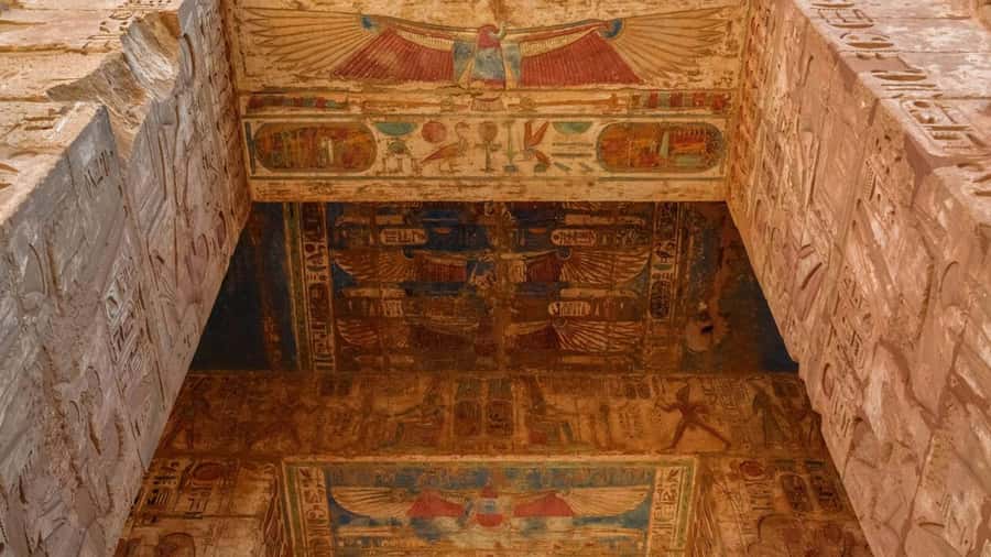A Luxor Excursion to Habu Temple, Valley of Workers & Queens - Medinet Habu: the strongest first stop