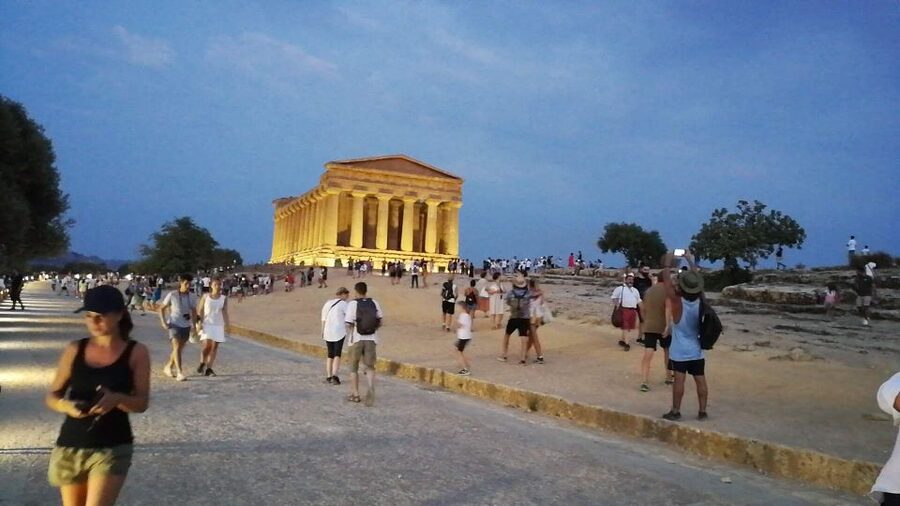 Agrigento: Skip-the-Line Valley of the Temples Night Tour - Why an evening visit works so well
