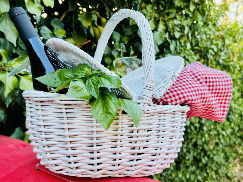 Agrigento: Valley of the Temples Gardens Picnic Experience - What arrives in the picnic basket