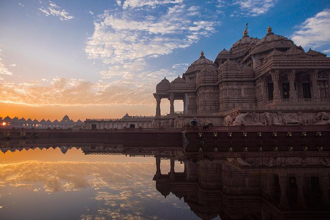 Akshardham Light & Fountain Show with Pick-up & Drop-off - Why Akshardham works so well in the evening