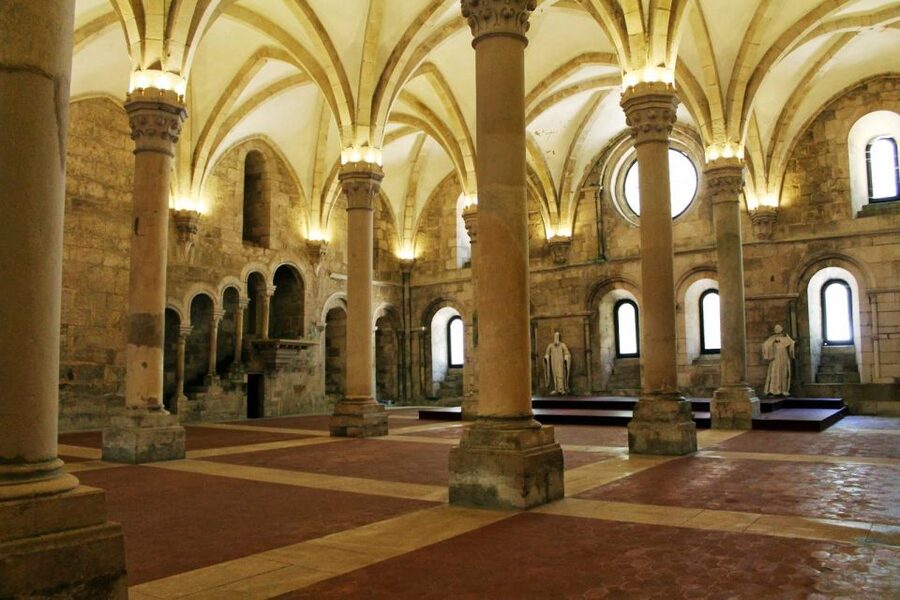 Alcobaça Monastery: Private Tour - Cloisters, courtyards, halls, and the old kitchen
