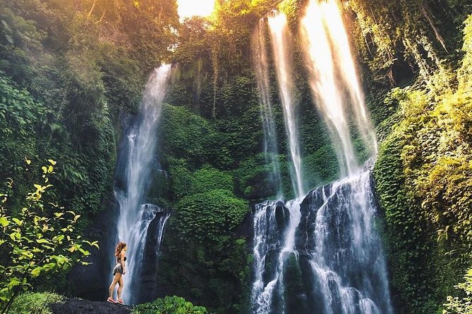 All Inclusive Sekumpul Waterfall Trekking , Handara Gate & Temple - Handara Iconic Gate in 30 minutes