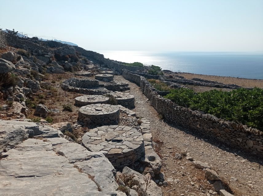 Amorgos: Guided Hike of the Panagia Hozoviotissa Monastery - Arriving at Panagia Hozoviotissa