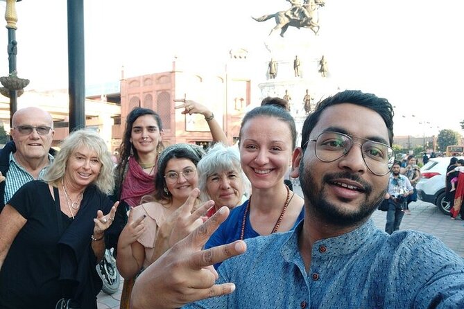 Amritsar 1 Day Tour: Golden Temple, Jalianwala Bagh, Wagah Border - Starting with Partition at the Town Hall