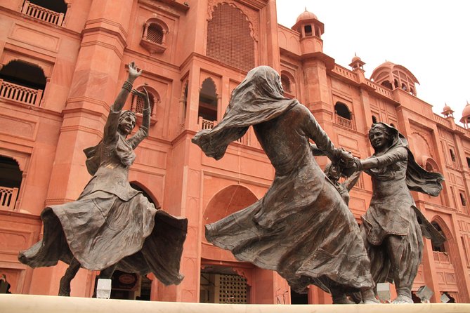 Amritsar 1 Day Tour (Golden Temple, Jallianwala Bagh, Wagah Border & Shopping) - Wagah Border and the flag-lowering ceremony