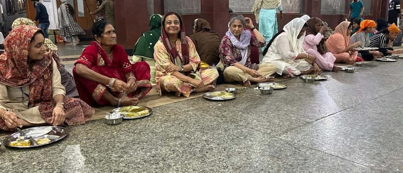 Amritsar: Golden Temple and Jallianwala Bagh Guided Tour - What the guides add to the walk