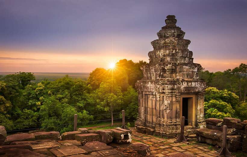 Angkor Wat 2-Day complex Sun rise & Sun set with Guided Tour - Neak Pean, Ta Som, and East Mebon