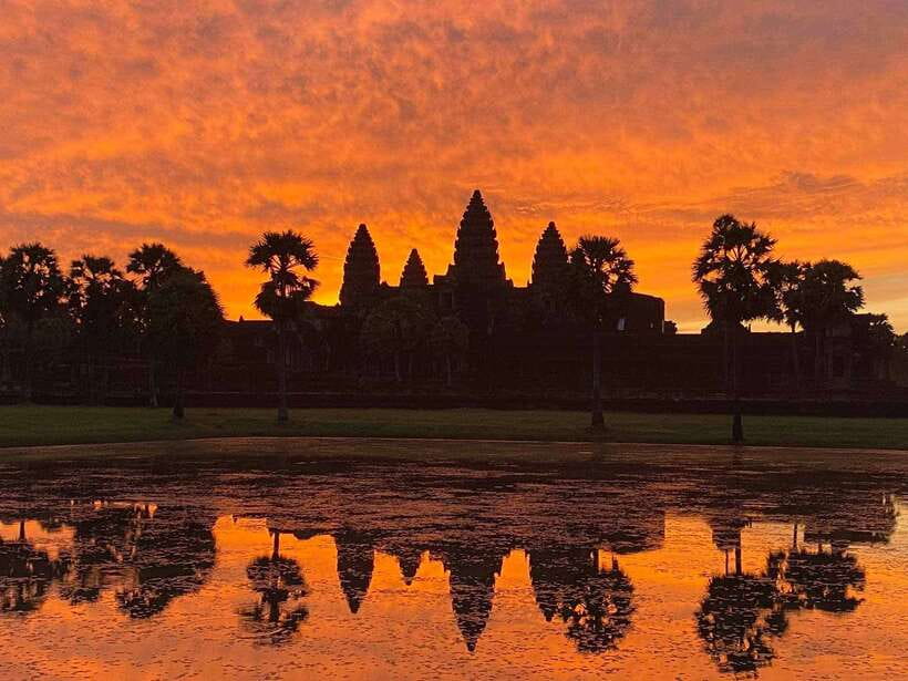 Angkor Wat 2-Day complex Sun rise & Sun set with Guided Tour - Guides, transport, and the small-group experience