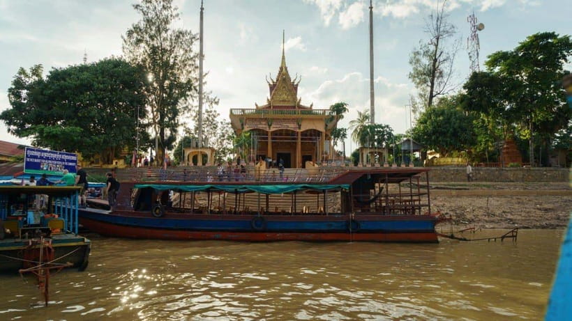 Angkor Wat: 2-Day Sunrise and Floating Village Tour - Lunch, terraces, and the afternoon temples
