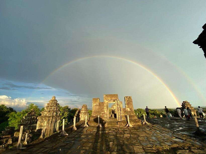 Angkor Wat, Angkor Thom, and Ta Prohm Day Trip with Sunset - Angkor Thom begins with a dramatic South Gate