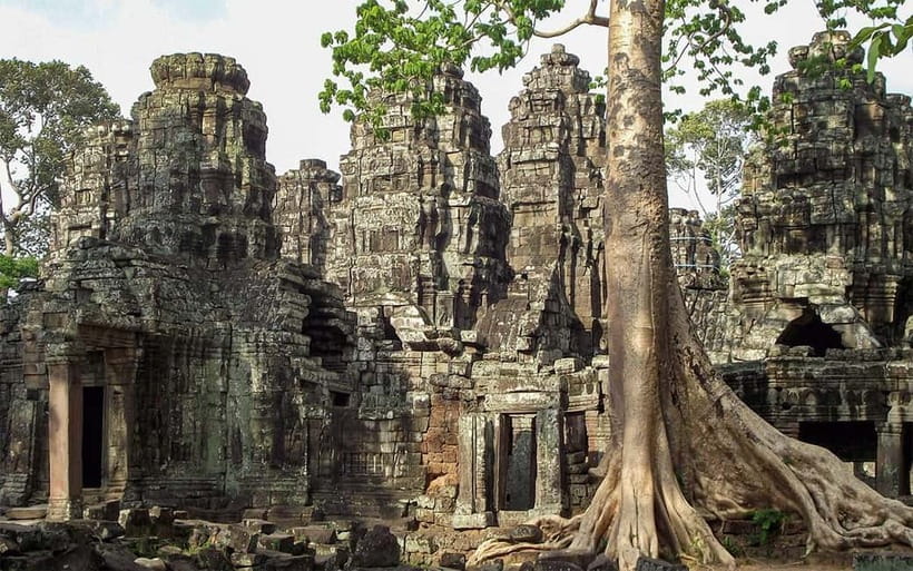 Angkor Wat: Full-Day Guided Sunset Tour - Phnom Bakheng closes the day with a sunset attempt
