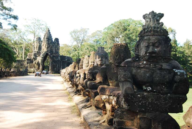 Angkor Wat Full-Day Private Tour with Sunset - Guide quality and the value of a private vehicle