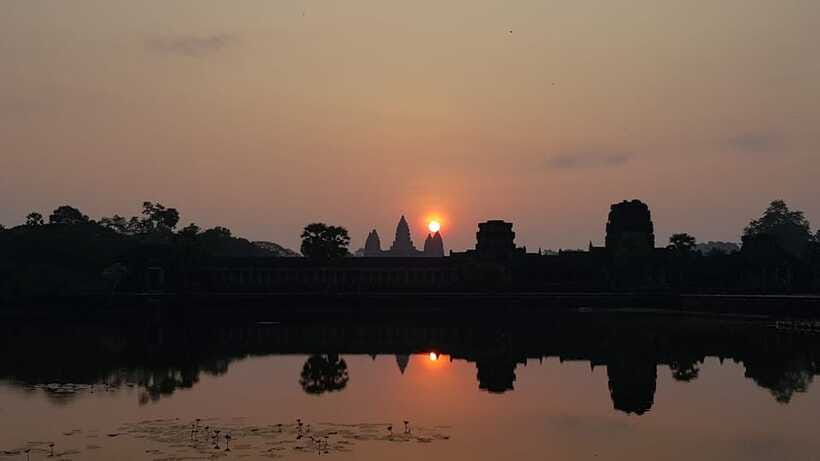 Angkor Wat Full-Day Private Tour with Sunset - Clothing, walking, and who should choose this tour