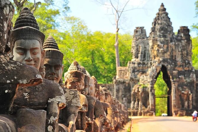 Angkor Wat full Day 'Small Group with sunset & Tour Guide - Angkor Thom and the South Gate