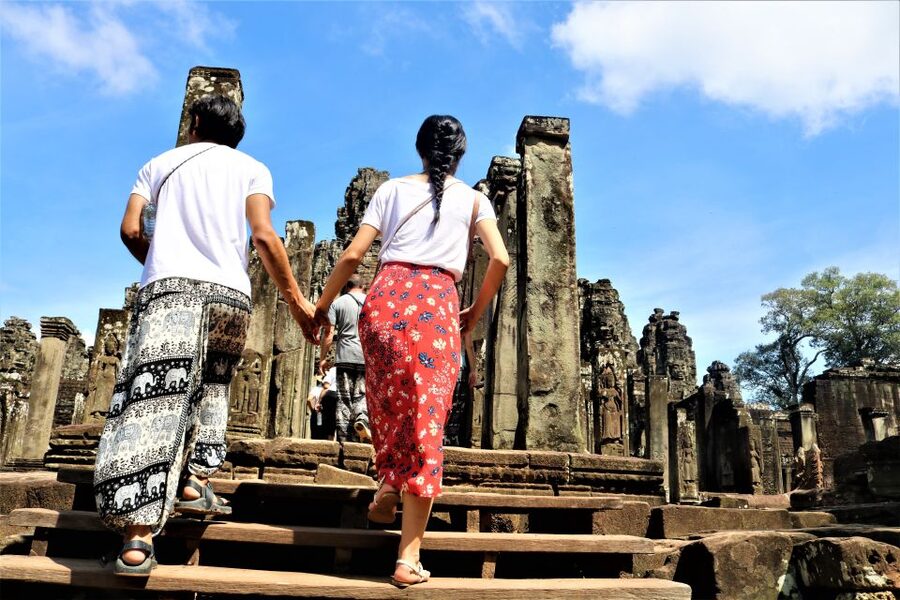 Angkor Wat: Full-Day Temples Small Group Tour - The guide can make or break the day