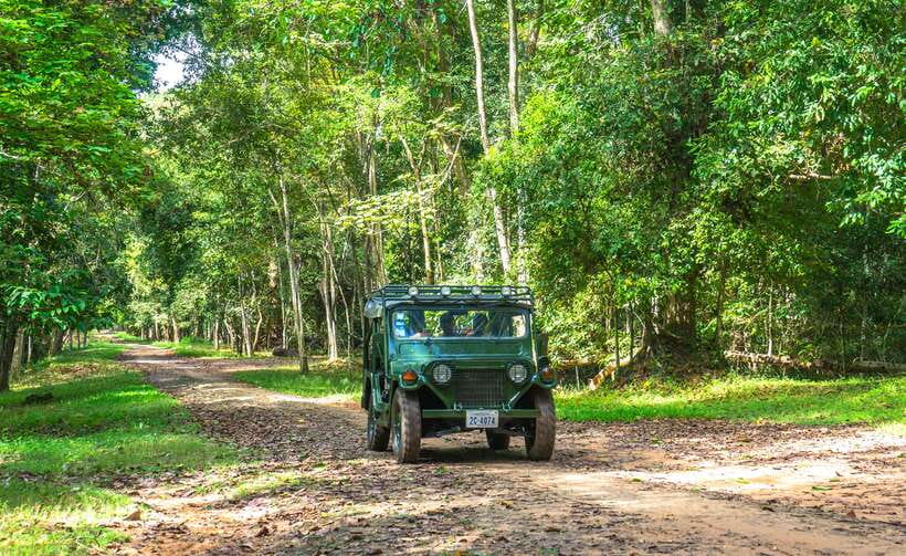 Angkor Wat: Guided Jeep Tour Inclusive lunch at local house - Angkor Thom begins the day with stone guardians
