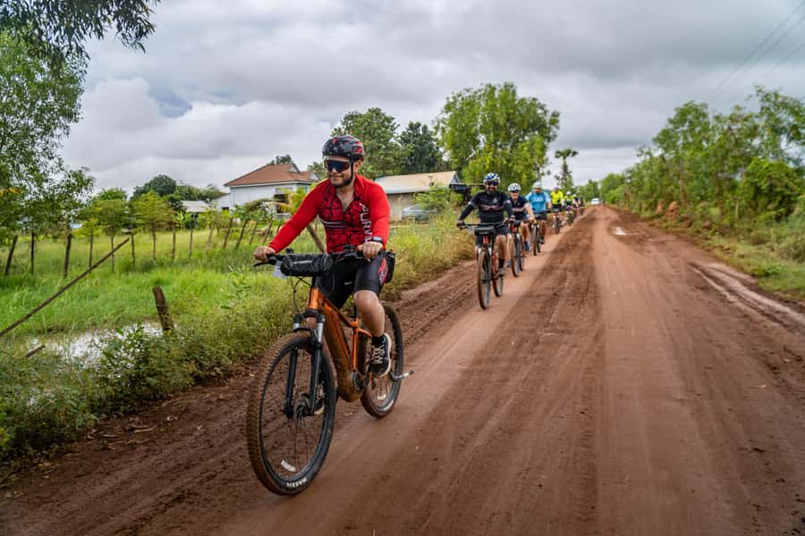 Angkor Wat: Guided Sunrise Bike Tour w/ Breakfast and Lunch - Key points to know before booking
