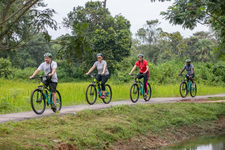 Angkor Wat: Guided Sunrise Bike Tour w/ Breakfast and Lunch - Preah Khan and the quieter temple routes