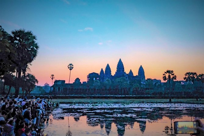 Angkor Wat Highlights and Sunrise Guided Tour from Siem Reap - Srah Srang and the breakfast pause