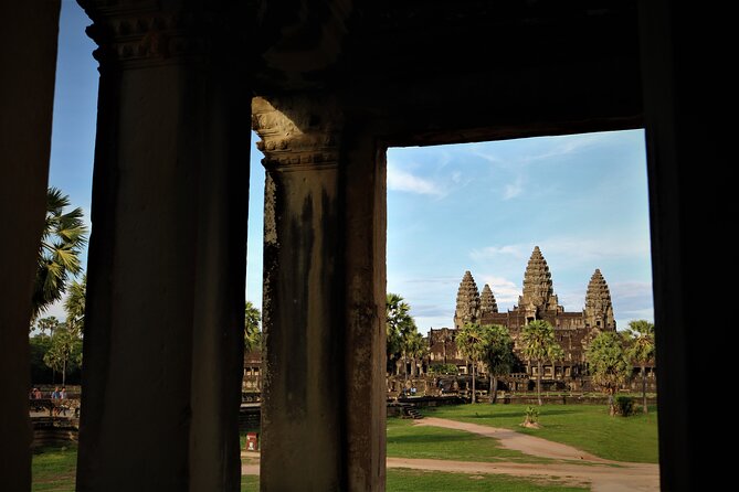 Angkor Wat Highlights and Sunrise Guided Tour from Siem Reap - Bayon and the faces of Angkor Thom