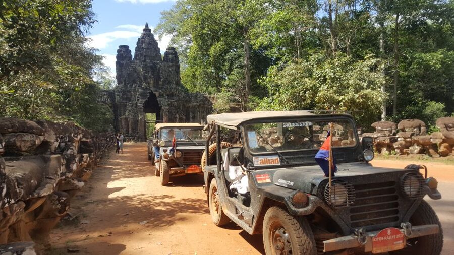 Angkor Wat in a vintage Jeep with driver - jeep rental - Starting with an open-sided M151 MUTT