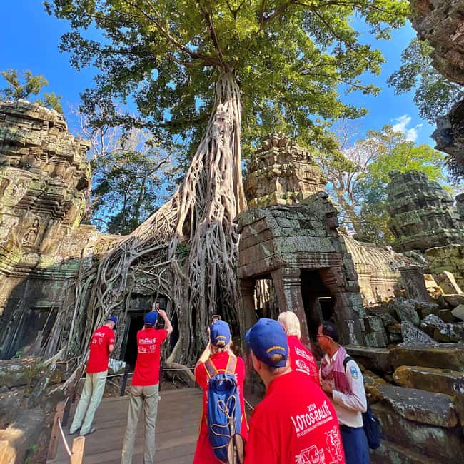 Angkor Wat in a vintage Jeep with driver - jeep rental - Timing the nine-hour outing