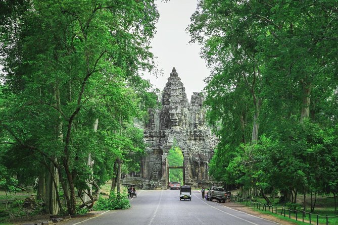 Angkor Wat Small-Group Sunrise Tour from Siem Reap - Bayon Temple and its famous stone faces