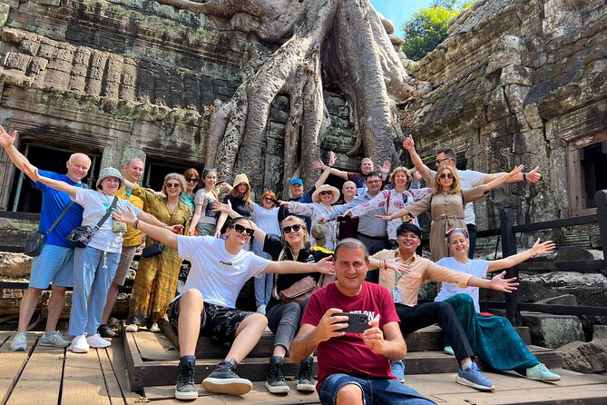 Angkor Wat Small Group Tour and Sunset with Lunch Included - Phnom Bakheng and the sunset question