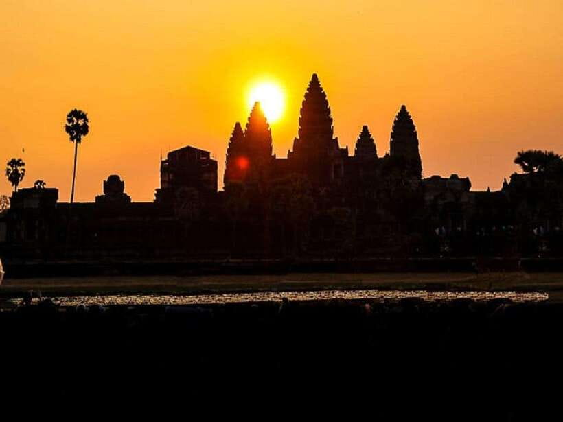 Angkor Wat Small Tour Sunrise With Private Tuk Tuk - Ta Prohm and Banteay Kdei