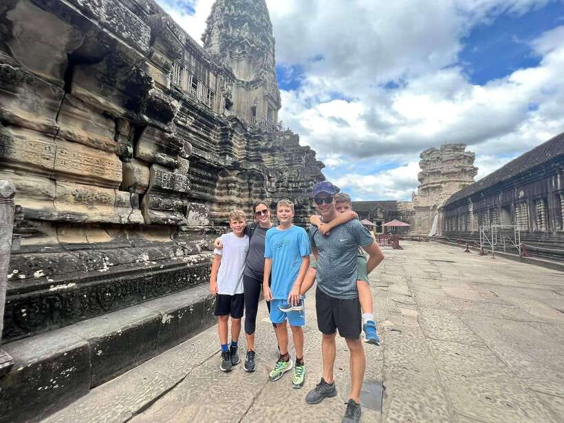 Angkor Wat Sunrise Bike Tour With Lunch Included - Lunch beside Srah Srang reservoir