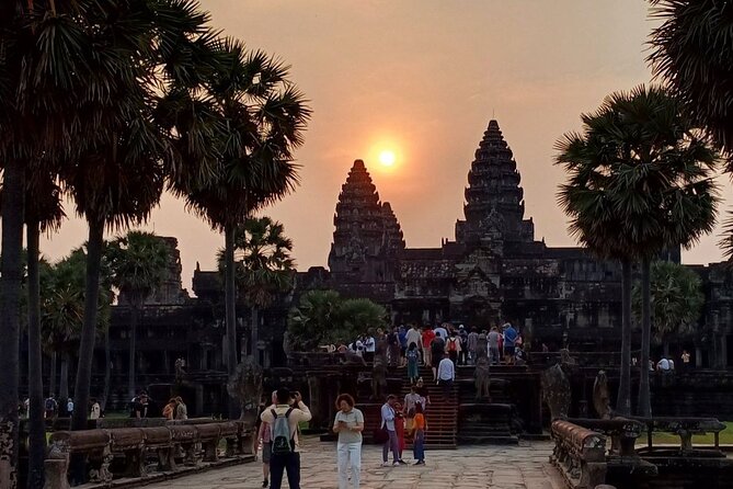 Angkor Wat Sunrise Tour - Bayon’s carved faces