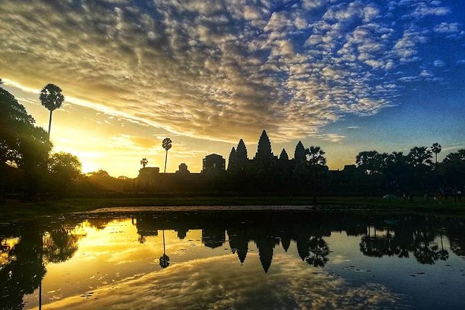 Angkor Wat Sunrise tour with Small - Group and Guide tours - How the small group affects the day