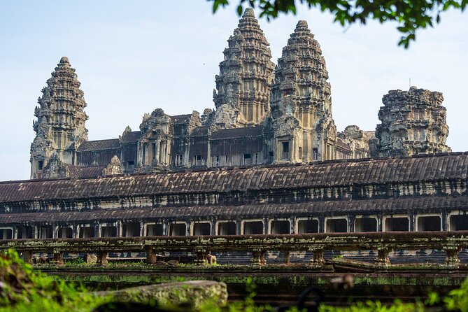 Angkor Wat Sunrise Tour - Bayon and Angkor Thom, faces in the stone