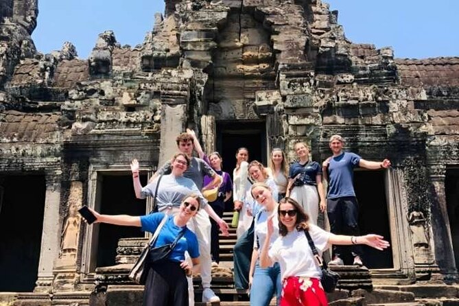 Angkor Wat Sunset Small Group Tour with Lunch Included - Lunch at Srah Srang, a welcome pause by the water